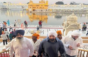 Sunny Deol ਸ੍ਰੀ ਦਰਬਾਰ ਸਾਹਿਬ ਵਿਖੇ ਹੋਏ ਨਤਮਸਤਕ, ਗਿਆਨੀ ਦੇ ਢਾਬੇ ‘ਤੇ ਪੀਤੀ ਚਾਹ