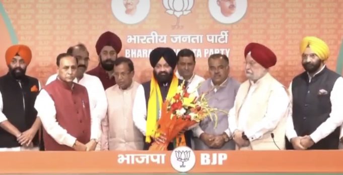 अकाली दल को झटका, पूर्व डिप्टी स्पीकर एवं वरिष्ठ नेता चरणजीत सिंह अटवाल का बेटा बीजेपी में हुआ शामिल, जालंधर से मिल सकती है टिकट, पढ़ें