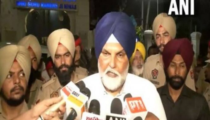 अमृतसर में तीसरे धमाके के बाद पुलिस को मिली बड़ी सफलता, कमरा नंबर 225 में रुके नवविवाहित जोड़े समेत पांच गिरफ्तार, पढ़ें पूरी खबर