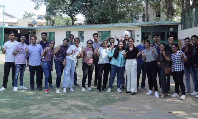 जालंधर : इनोसेंट हार्ट्स स्कूल के 10वीं और 12वीं के छात्रों ने CBSE परीक्षा में किया कमाल, 98.6 प्रतिशत तक अंक किए हासिल, पढ़ें