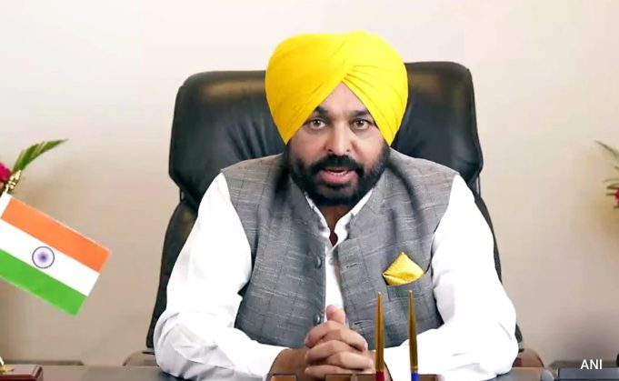 भगवंत मान सरकार का बड़ा ऐलान, बिजली के बिल ना भरने वालों के लिए लागू की OTS योजना, पढ़ें क्या होगा फायदा