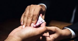 हद है वैसै : कूड़ा उठाने वाले से चार हजार रुपए रिश्वत मांग रहा था इंस्पेक्टर, विजिलेंस ने पकड़ा, पढ़ें हैरान करने वाला मामला