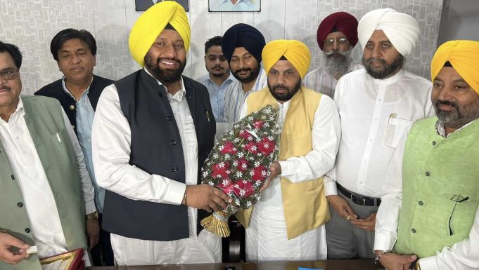 केबिनेट मंत्रियों की मौजूदगी में बलकार सिंह ने स्थानीय निकाय और संसदीय मामलों के मंत्री के तौर पर कार्यभार संभाला, पढ़ें
