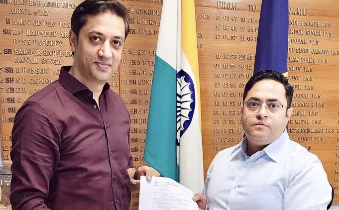 मान सरकार ने जालंधर के हंसराज बैडमिंटन स्टेडियम को जारी की अब तक की सबसे बड़ी ग्रांट, डीसी ने सचिव को सौंपा पत्र