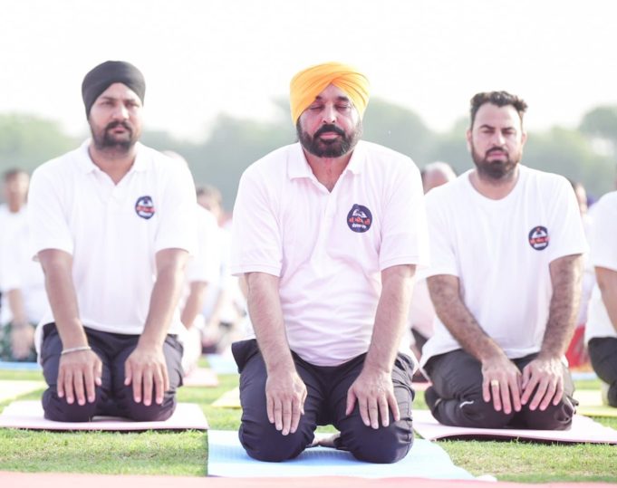 जालंधर के पीएपी ग्राउंड में 50 हजार से ज्यादा लोग बने ‘सी.एम. दी योगशाला’ के गवाह, पढ़ें