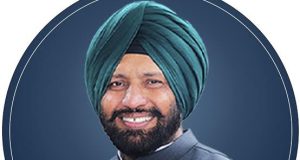 स्थानीय निकाय मंत्री बलकार सिंह की पायलट गाड़ी पर युवकों ने मारी ईंट, घर के बाहर किया हंगामा, तीन गिरफ्तार