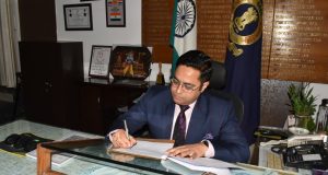 ट्रेनिंग से लौटे जालंधर के नए डीसी विशेष सारंगल, चार्ज संभालने के बाद की अधिकारियों के साथ मीटिंग, शहरवासियों के नाम दिया ये संदेश, पढ़ें