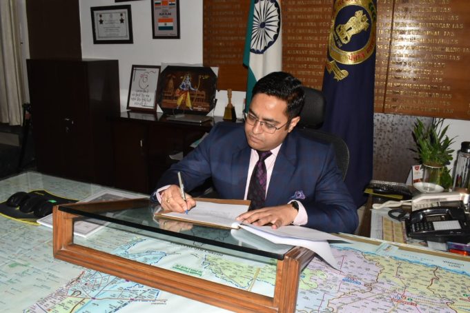 ट्रेनिंग से लौटे जालंधर के नए डीसी विशेष सारंगल, चार्ज संभालने के बाद की अधिकारियों के साथ मीटिंग, शहरवासियों के नाम दिया ये संदेश, पढ़ें