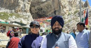 पंजाब के केबिनेट मंत्री हरजोत सिंह बैंस पत्नी ज्योति यादव के साथ अमरनाथ यात्रा पर गए, किए बाबा बर्फानी के दर्शन, देखें तस्वीरें