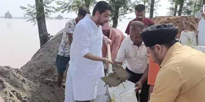 जालंधर वेस्ट के विधायक शीतल अंगुराल भी पहुंचे बाढ़ प्रभावित इलाकों में, पानी रोकने के लिए खुद भरी मिट्टी की बोरियां, पढ़ें