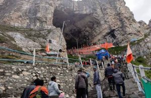 कुलगाम में बादल फटने के बाद रोकी गई अमरनाथ यात्रा, 7200 के करीब यात्रियों को बालटाल और पहलगाम में रोका गया, पढ़ें
