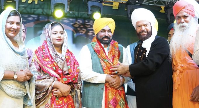 मुख्यमंत्री भगवंत मान ने नकोदर में बापू लाल बादशाह जी के मेले में संगत के साथ की शिरकत, पढ़ें