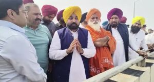 सीएम भगवंत मान ने जालंधर में बाढ़ प्रभावित इलाकों का किया दौरा, खुद पानी में उतरे, लोगों से की मुलाकात, देखें Video