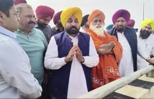 सीएम भगवंत मान ने जालंधर में बाढ़ प्रभावित इलाकों का किया दौरा, खुद पानी में उतरे, लोगों से की मुलाकात, देखें Video
