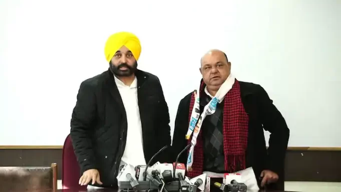 पंजाब में आप विधायक और IAS अधिकारी के बीच विवाद निपटा, बिना पूछे मीटिंग से बाहर कर दिया था MLA को, पढ़ें पूरा मामला