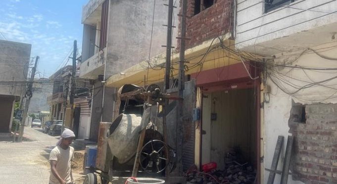 जालंधर : निजात्म नगर में बन रही तीन अवैध दुकानों का मामला पहुंचा अदालत में, विजिलेंस के पास भी शिकायत, पढ़ें