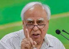 ‘क्या ये रेवड़ी कल्चर नहीं ?’, रसोई गैस सिलेंडरों के दाम में कटौती पर कपिल सिब्बल का पीएम मोदी पर कटाक्ष
