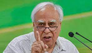 ‘क्या ये रेवड़ी कल्चर नहीं ?’, रसोई गैस सिलेंडरों के दाम में कटौती पर कपिल सिब्बल का पीएम मोदी पर कटाक्ष