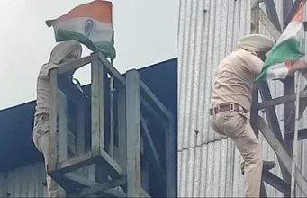 पंजाब पुलिस की बहादुरी को सलाम : नीचे लगी थी आग, 90 फुट ऊपर लहरा रहा था तिरंगा, ASI ने जान की परवाह किए बिना उतारा