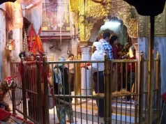 माता चिंतपूर्णी दरबार में Couple श्रद्धालु की पिटाई