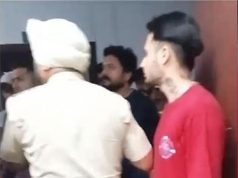 पुलिस के सामने जमकर चले लात घूंसे