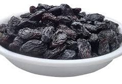 महिलाओं को क्यों खानी चाहिए काली किशमिश
