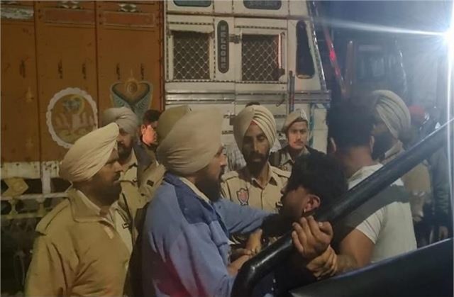 जालंधर में मशहूर रेस्टोरेंट के बाहर जमकर गुंडागर्दी