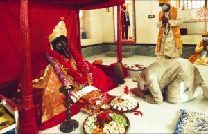 400 साल पुराना मंदिर, 100 दरवाजे थे…जानें उस शक्तिपीठ का इतिहास जहां से PM मोदी का दिया मुकुट हुआ चोरी