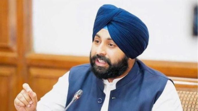 पंजाब सरकार द्वारा छात्राओं की शिकायत पर अध्यापक निलंबित