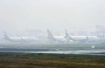 Delhi Airport पर घने कोहरे का कहर, कम विजिबिलिटी के चलते 131 फ्लाइट कैंसिल