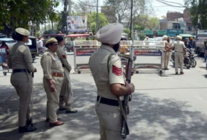 Punjab Police की बड़ी कार्रवाई—2.5 किलो अफीम और 100 ग्राम हेरोइन बरामद, चोरी की कार भी कब्जे में ली गई