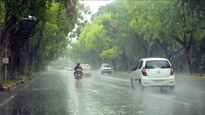 Punjab Weather Update: पंजाब में बदला मौसम का मिजाज, इन जिलों में आंधी-बारिश का रेड अलर्ट