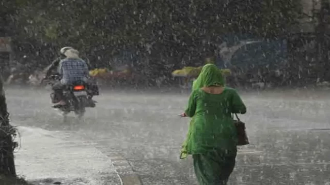 Punjab Weather: पंजाब में लोगों को गर्मी से मिली राहत… कई जिलों में हो रही बारिश