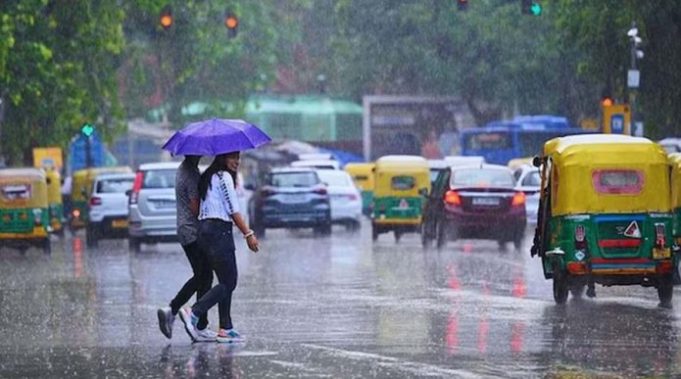 Punjab Weather Today: पंजाब के 3 जिलों में आंधी-बारिश का अलर्ट, जानें अगले कुछ दिनों का हाल