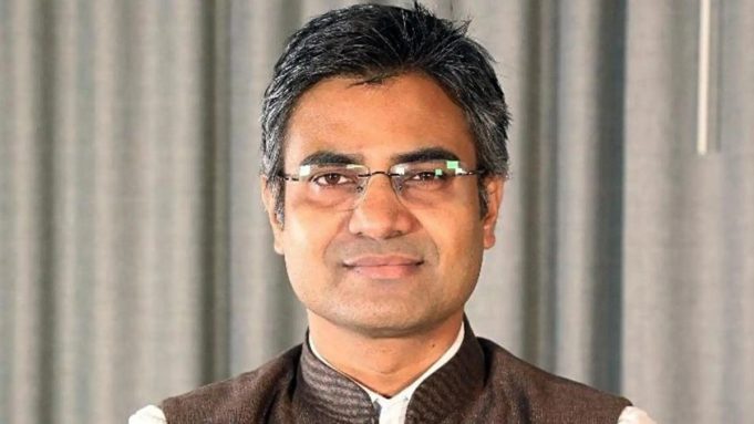 Sandeep Pathak के खिलाफ पंजाब में दो FIR दर्ज, गिरफ्तारी के डर से घर के पीछे वाले रास्ते से हुए फरार