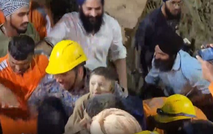 Hoshiarpur: जाको राखे साइयां मार सके न कोई… बोरवेल में गिरे मासूम को 9 घंटे बाद सुरक्षित निकाला गया