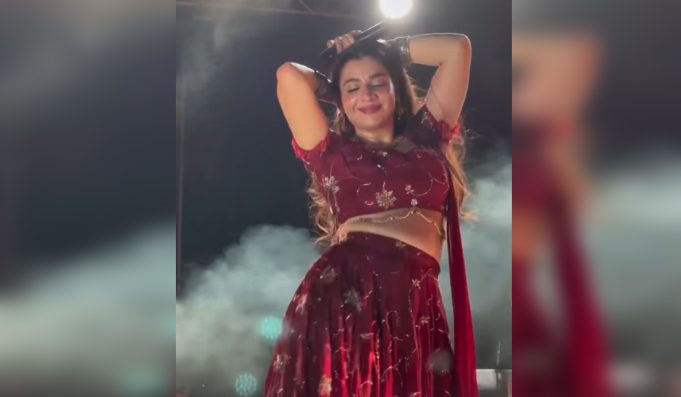 Jasmine Sandlas को देखने के लिए बेकाबू हुई भीड़, सिंगर ने स्थिति को संभालने के लिए उतार दी अपनी टीम