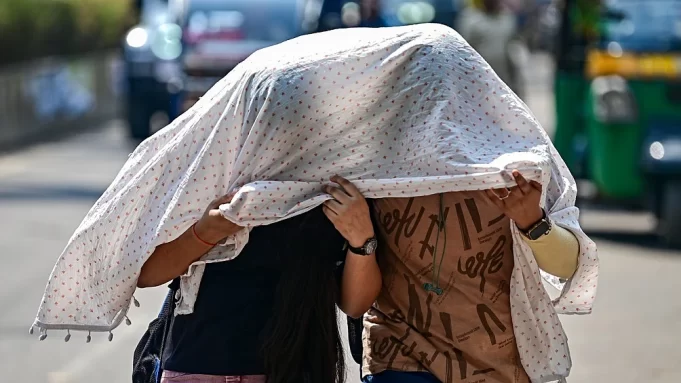 Punjab Weather: पंजाब में गर्मी ने बढ़ाई मुश्किलें, कई इलाकों में लू का अलर्ट जारी, पढ़ें IMD की Update
