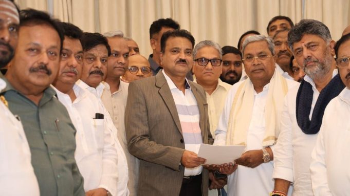 Karnataka के CM पद से Siddaramaiah का इस्तीफा, DK Shivakumar होंगे नए मुख्यमंत्री