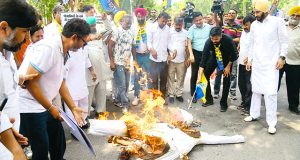 पंजाबियों के अपमान के खिलाफ ‘आप’ का भाजपा कार्यालय कमलम पर प्रदर्शन