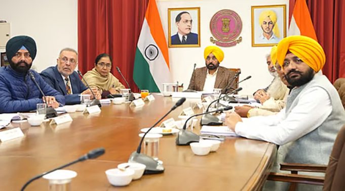 Punjab Cabinet Meeting: पंजाब कैबिनेट की आज अहम बैठक, इन बड़े प्रस्तावों पर लग सकती है मुहर