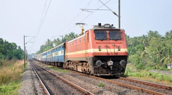 Railway का बड़ा ऐलान: हर शुक्रवार बंद रहेंगी ये ट्रेनें, यात्रियों में बढ़ी नाराजगी