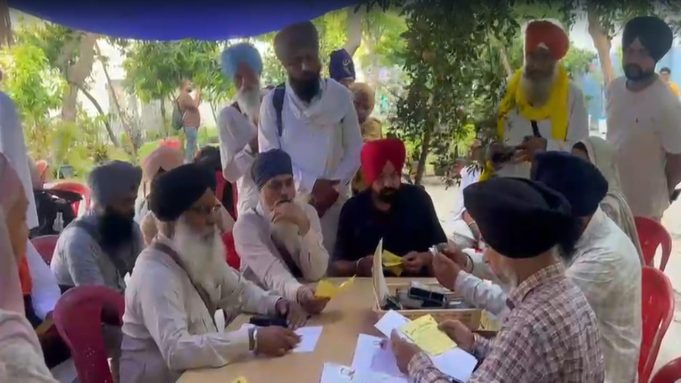 Amritsar से 541 सिख श्रद्धालुओं का जत्था पाकिस्तान रवाना:ऐतिहासिक गुरुधामों के करेंगे दर्शन; गुरु अर्जन देव जी के शहीदी दिवस को लेकर उत्साह