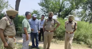 Amritsar में पुलिस-बदमाशों के बीच मुठभेड़:क्रॉस फायरिंग के बाद 2 गिरफ्तार, पिस्तौल और एक कार बरामद; कई आपराधिक गतिविधियों में शामिल