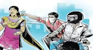 Jalandhar में लड़की से मोबाइल छीनकर भागे 3 स्नेचर:एक को लोगों ने दबोचा, पूछताछ में बनाने लगा बहाने; 2 साथी फरार