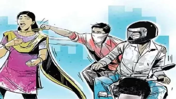 Jalandhar में लड़की से मोबाइल छीनकर भागे 3 स्नेचर:एक को लोगों ने दबोचा, पूछताछ में बनाने लगा बहाने; 2 साथी फरार