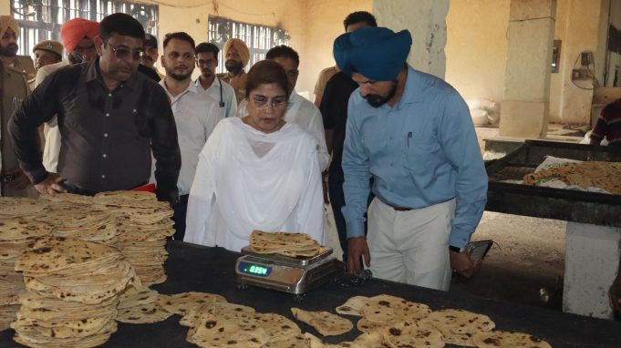 Amritsar के ज़िला एवं सत्र न्यायाधीश और DLSA के चेयरपर्सन ने सेंट्रल जेल का औचक किया निरीक्षण