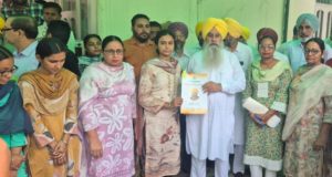 Punjab News: आंगनवाड़ी वर्करों को मंत्री गुरमीत सिंह खुड्डियां ने बांटे नियुक्ति पत्र, कहा- मैरिट के आधार पर हुई भर्ती