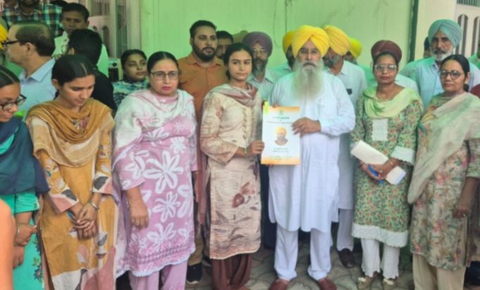 Punjab News: आंगनवाड़ी वर्करों को मंत्री गुरमीत सिंह खुड्डियां ने बांटे नियुक्ति पत्र, कहा- मैरिट के आधार पर हुई भर्ती