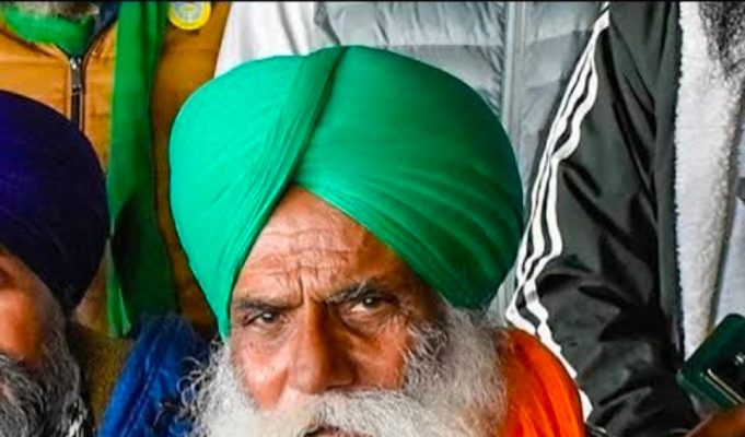 नागरिकों के अधिकारों का हो रहा हनन, SKM ने ट्रेन रोककर जताया विरोध